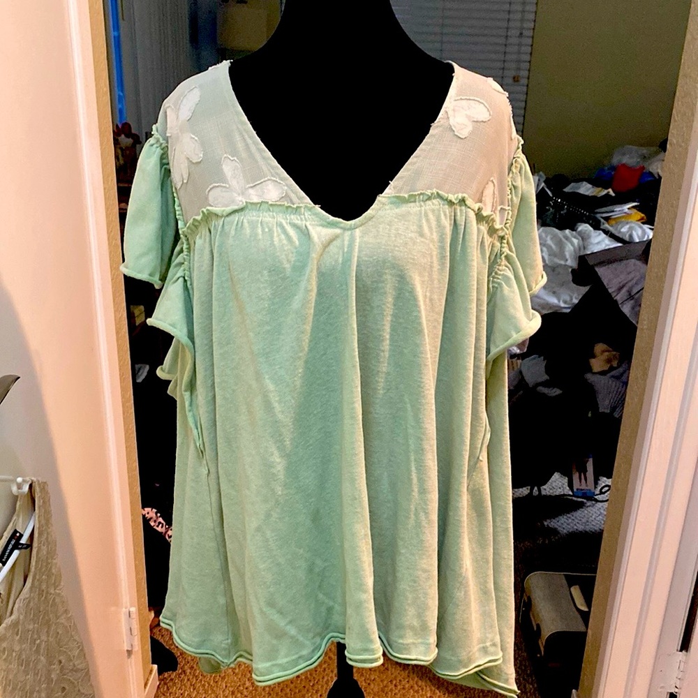 DAVI & DANI Green Ruffled Cap Sleeve Blouse